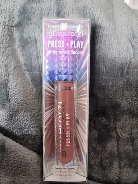 Hard Candy Dazzle Glitteratzi Press + Play Lipcolor